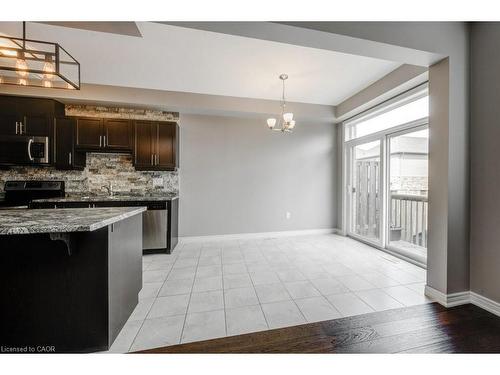 22-247 Festival Way, Binbrook, ON - Indoor Photo Showing Kitchen