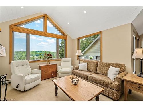 1-131 Grandview Hilltop Drive, Huntsville, ON - Indoor Photo Showing Living Room