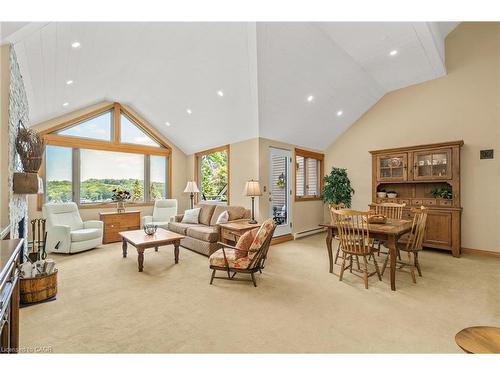 1-131 Grandview Hilltop Drive, Huntsville, ON - Indoor Photo Showing Living Room