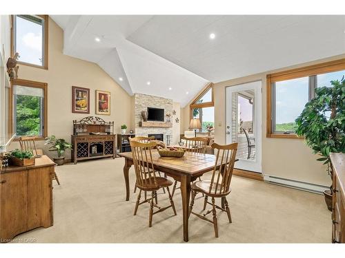 1-131 Grandview Hilltop Drive, Huntsville, ON - Indoor Photo Showing Dining Room
