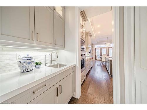3096 Daniel Way Way, Oakville, ON - Indoor Photo Showing Kitchen With Upgraded Kitchen