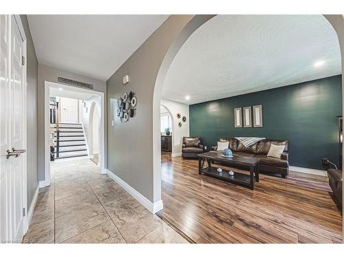 477 Queen Victoria Drive, Hamilton, ON - Indoor Photo Showing Other Room