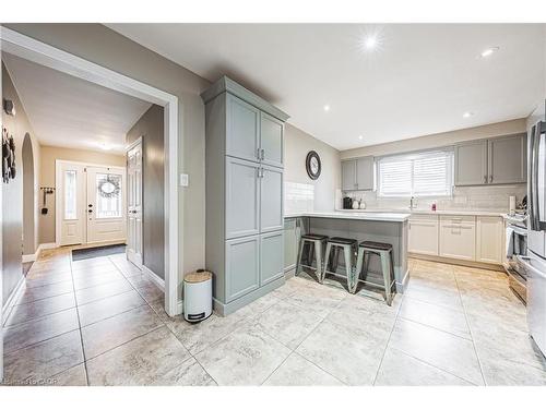 477 Queen Victoria Drive, Hamilton, ON - Indoor Photo Showing Kitchen