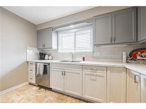 477 Queen Victoria Drive, Hamilton, ON - Indoor Photo Showing Kitchen
