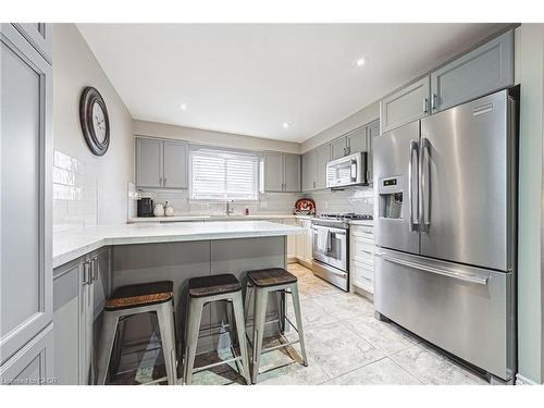 477 Queen Victoria Drive, Hamilton, ON - Indoor Photo Showing Kitchen With Upgraded Kitchen