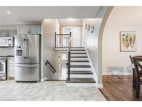 477 Queen Victoria Drive, Hamilton, ON - Indoor Photo Showing Kitchen