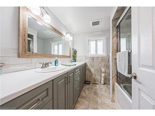477 Queen Victoria Drive, Hamilton, ON - Indoor Photo Showing Bathroom
