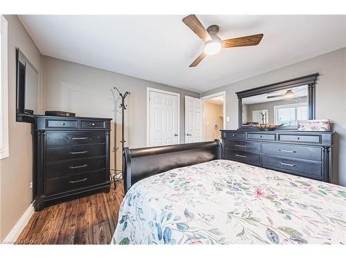 477 Queen Victoria Drive, Hamilton, ON - Indoor Photo Showing Bedroom