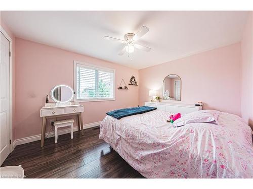 477 Queen Victoria Drive, Hamilton, ON - Indoor Photo Showing Bedroom