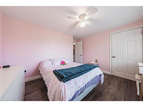 477 Queen Victoria Drive, Hamilton, ON - Indoor Photo Showing Bedroom