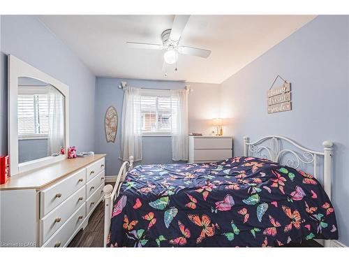 477 Queen Victoria Drive, Hamilton, ON - Indoor Photo Showing Bedroom