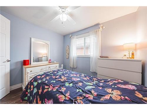 477 Queen Victoria Drive, Hamilton, ON - Indoor Photo Showing Bedroom