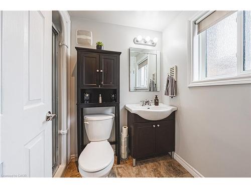477 Queen Victoria Drive, Hamilton, ON - Indoor Photo Showing Bathroom