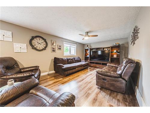 477 Queen Victoria Drive, Hamilton, ON - Indoor Photo Showing Living Room