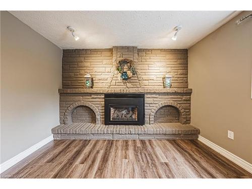 477 Queen Victoria Drive, Hamilton, ON - Indoor Photo Showing Living Room With Fireplace