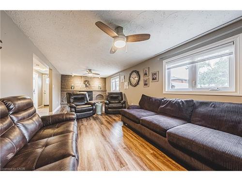 477 Queen Victoria Drive, Hamilton, ON - Indoor Photo Showing Living Room