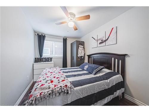 477 Queen Victoria Drive, Hamilton, ON - Indoor Photo Showing Bedroom