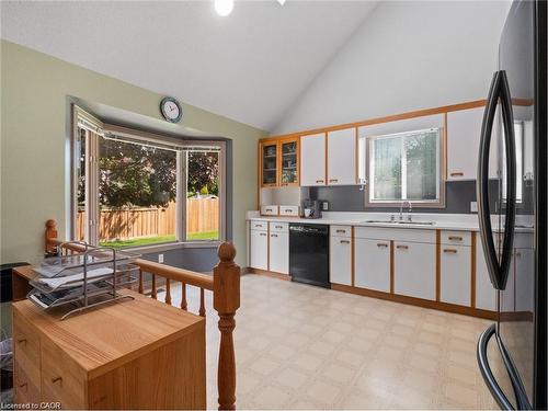 106 Spruceside Crescent, Pelham, ON - Indoor Photo Showing Kitchen