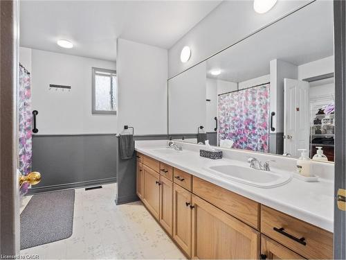 106 Spruceside Crescent, Pelham, ON - Indoor Photo Showing Bathroom