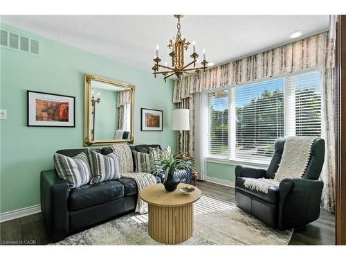 1104 Crofton Way, Burlington, ON - Indoor Photo Showing Living Room
