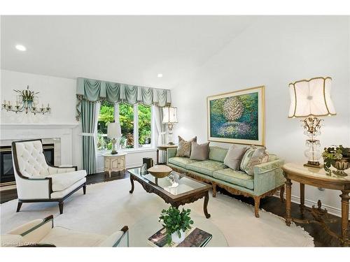 1104 Crofton Way, Burlington, ON - Indoor Photo Showing Living Room