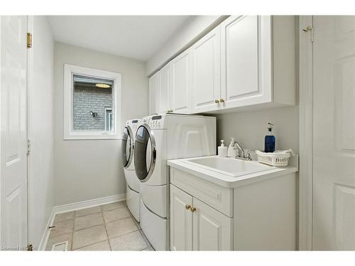 1104 Crofton Way, Burlington, ON - Indoor Photo Showing Laundry Room