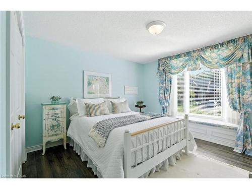 1104 Crofton Way, Burlington, ON - Indoor Photo Showing Bedroom