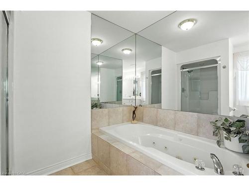 1104 Crofton Way, Burlington, ON - Indoor Photo Showing Bathroom