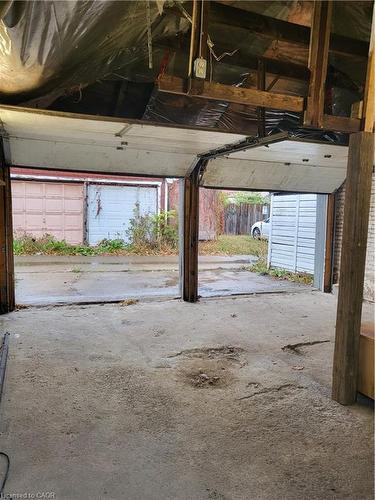 59 Victoria Avenue N, Hamilton, ON - Indoor Photo Showing Garage