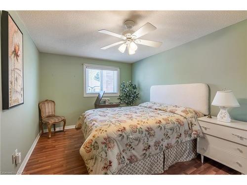 6-1508 Upper Middle Road, Burlington, ON - Indoor Photo Showing Bedroom