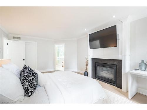 6618 Carriage Trail, Burlington, ON - Indoor Photo Showing Bedroom With Fireplace