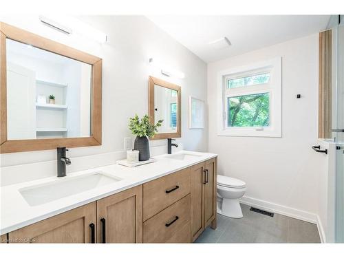 6618 Carriage Trail, Burlington, ON - Indoor Photo Showing Bathroom