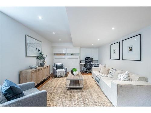 6618 Carriage Trail, Burlington, ON - Indoor Photo Showing Living Room