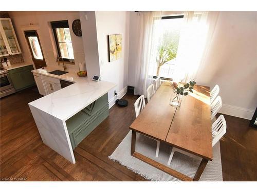 150 Victoria Avenue N, Hamilton, ON - Indoor Photo Showing Dining Room