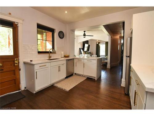 150 Victoria Avenue N, Hamilton, ON - Indoor Photo Showing Kitchen
