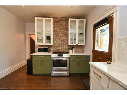 150 Victoria Avenue N, Hamilton, ON - Indoor Photo Showing Kitchen