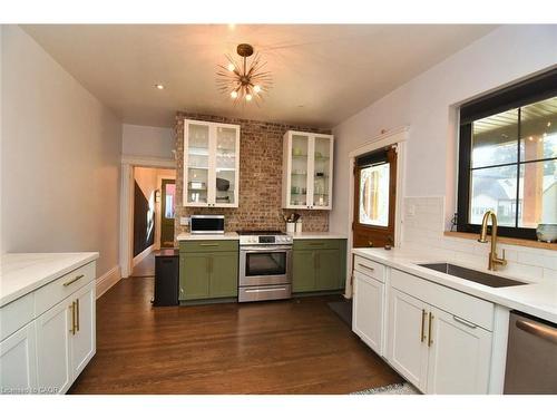 150 Victoria Avenue N, Hamilton, ON - Indoor Photo Showing Kitchen With Upgraded Kitchen