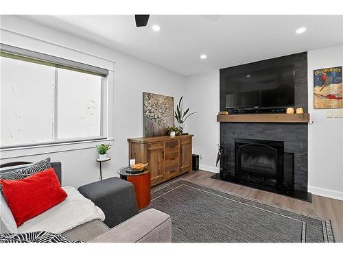 3-15 Dawson Drive, Collingwood, ON - Indoor Photo Showing Living Room With Fireplace