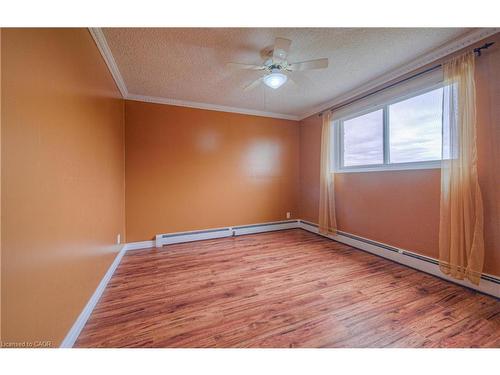 406-400 Champlain Boulevard, Cambridge, ON - Indoor Photo Showing Other Room