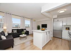 605-15 Nicklaus Drive  Hamilton, ON L8K 5J5