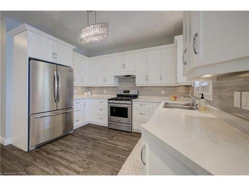 305 Thornhill Place, Waterloo, ON - Indoor Photo Showing Kitchen With Double Sink
