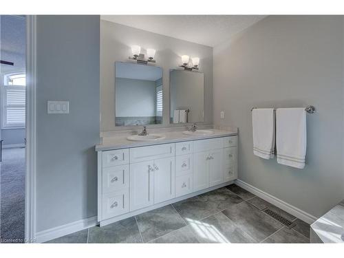 305 Thornhill Place, Waterloo, ON - Indoor Photo Showing Bathroom