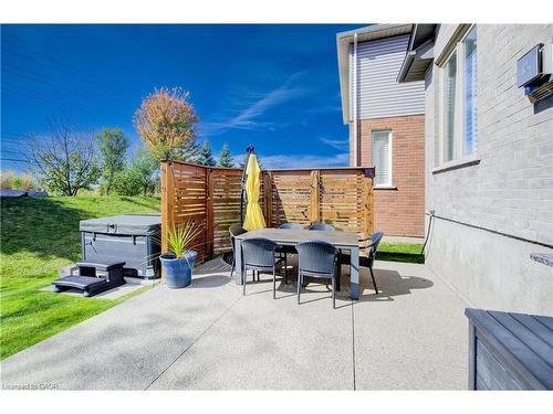 305 Thornhill Place, Waterloo, ON - Outdoor