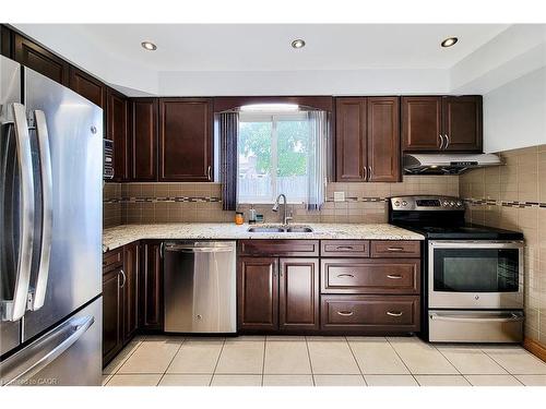 535 Upper Horning Road, Hamilton, ON - Indoor Photo Showing Kitchen With Double Sink