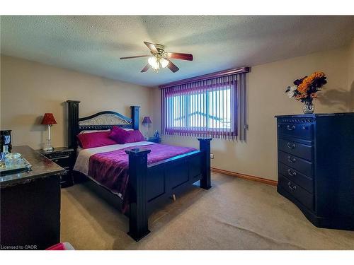 535 Upper Horning Road, Hamilton, ON - Indoor Photo Showing Bedroom