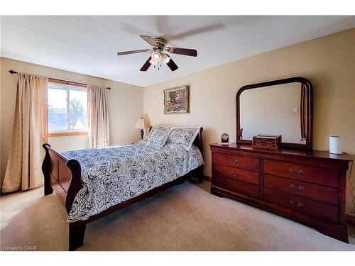 535 Upper Horning Road, Hamilton, ON - Indoor Photo Showing Bedroom