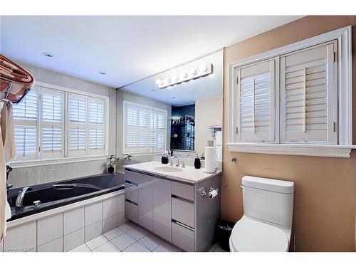 535 Upper Horning Road, Hamilton, ON - Indoor Photo Showing Bathroom