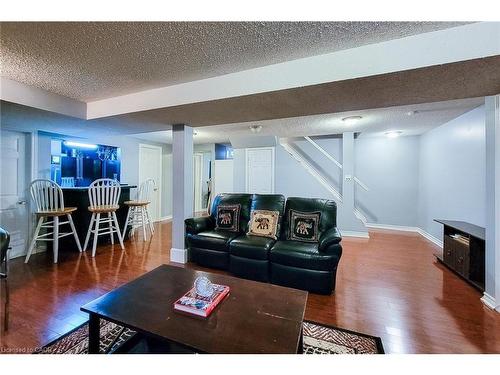 535 Upper Horning Road, Hamilton, ON - Indoor Photo Showing Living Room