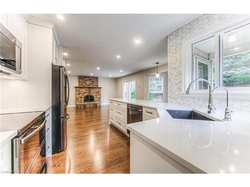 2 Morningview Place, Kitchener, ON - Indoor Photo Showing Kitchen With Upgraded Kitchen