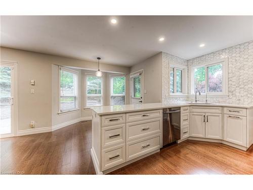2 Morningview Place, Kitchener, ON - Indoor Photo Showing Kitchen